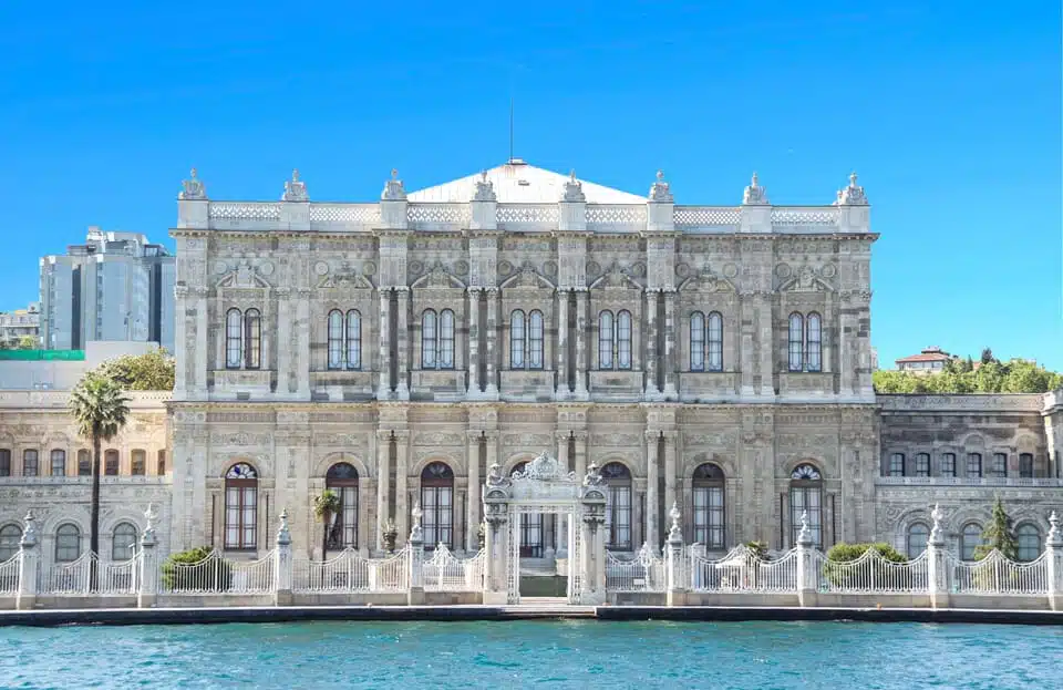 dvorets „dolmabahche
