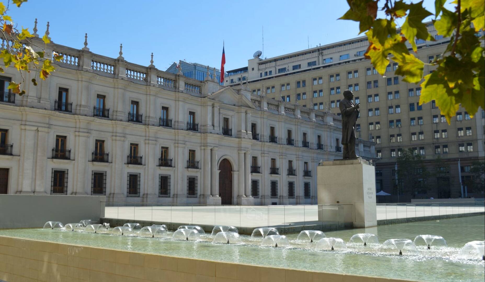 prezidentskia dvorets la moneda